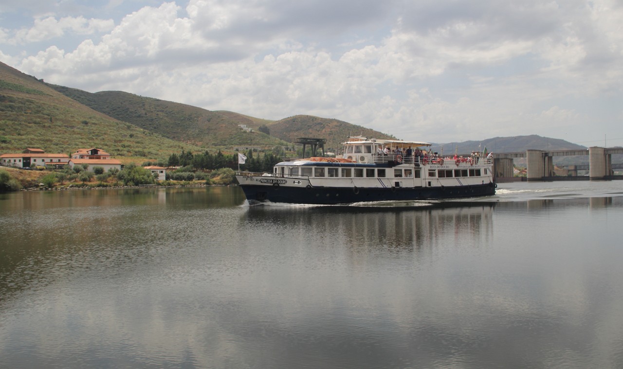 Obras de alargamento do rio Douro junto ao Tua