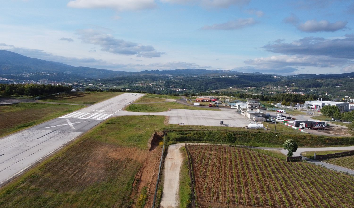Aviões de combate recolocados em Vila Real após reabertura da pista