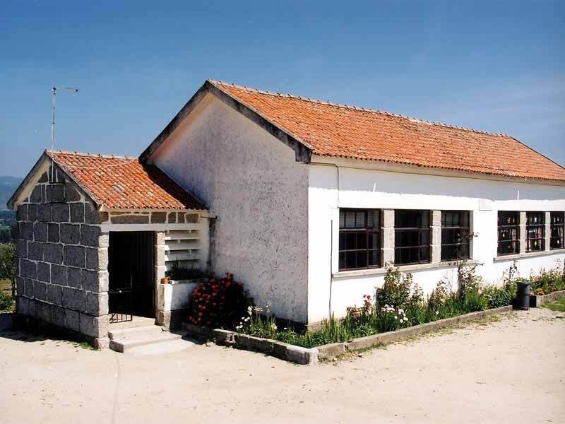 Antiga escola do Vieiro pode acolher Graça Morais 