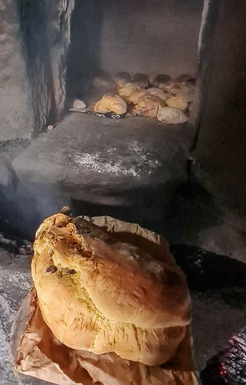 Fornos comunitários reabrem para cozer tradicional folar da Páscoa