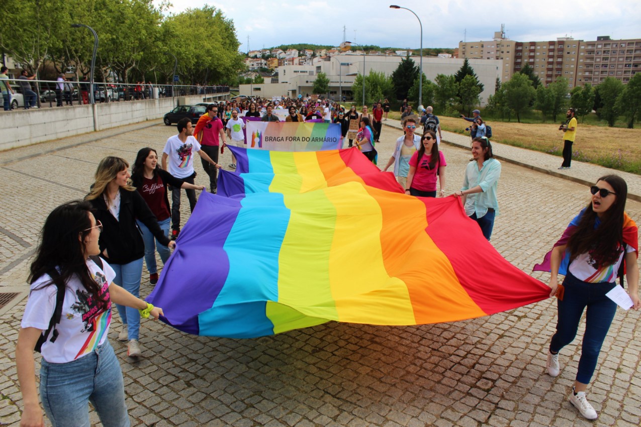 Bragança em modo rosa choque